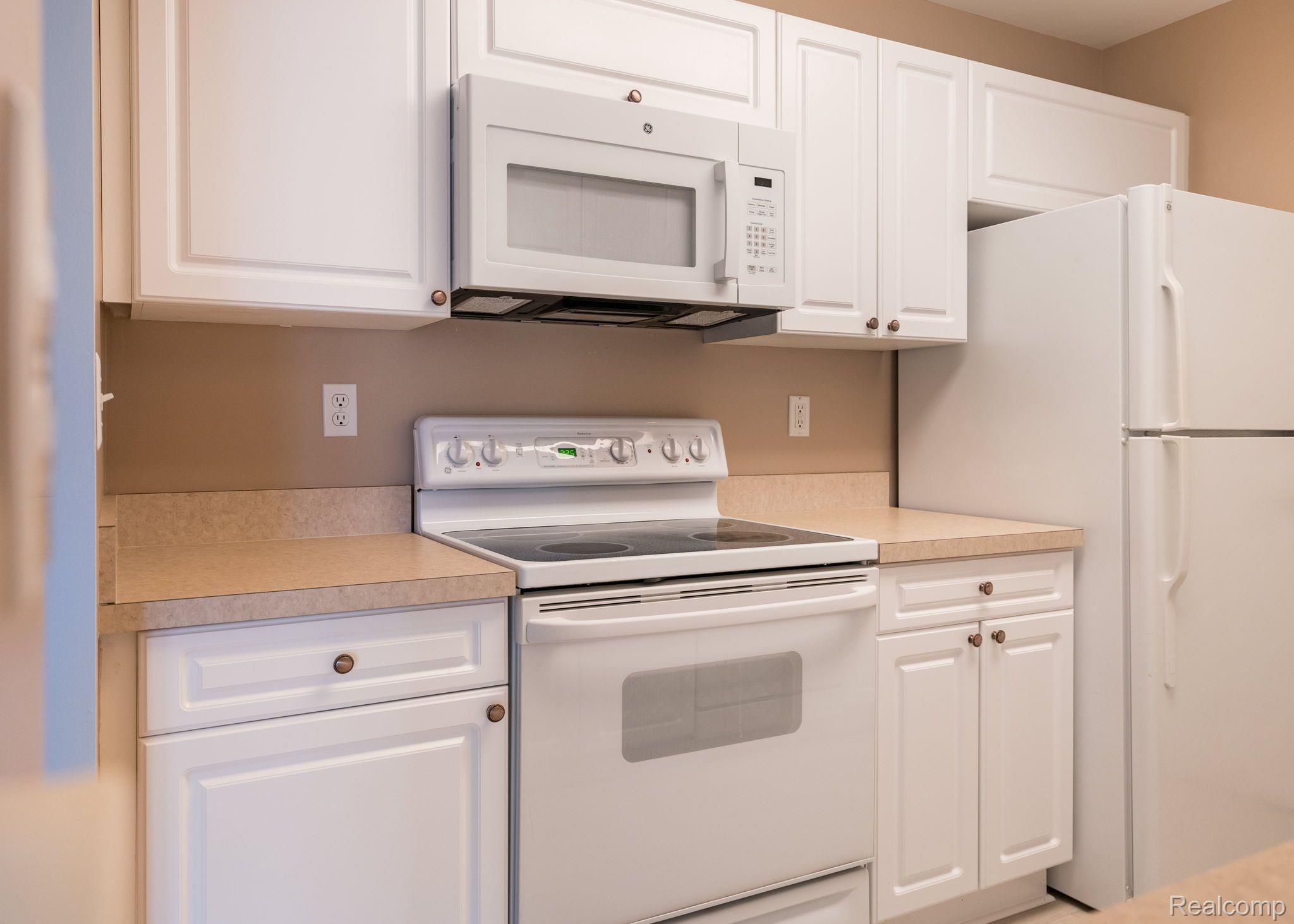 3570 Oakmonte Boulevard, Unit 100 Rochester, MI 48306 - Photo 15 of 29 Gallery Image 15