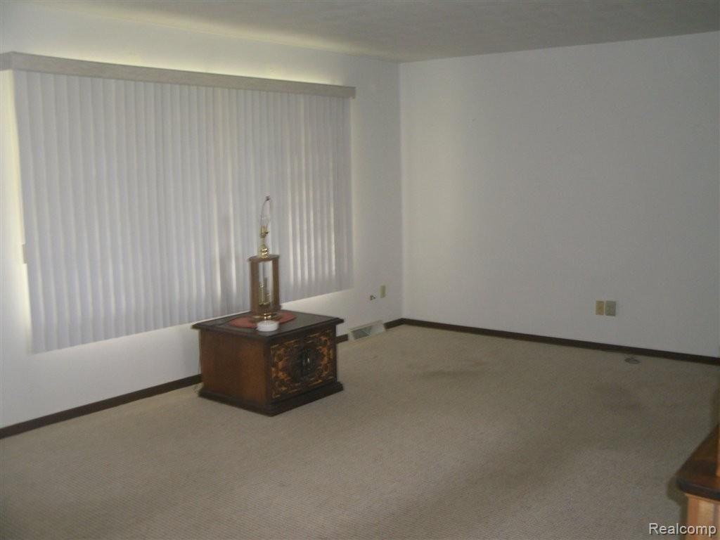 5028 Scofield Carleton Road Carleton, MI 48117 - Photo 5 of 14 LIVING ROOM.jpg