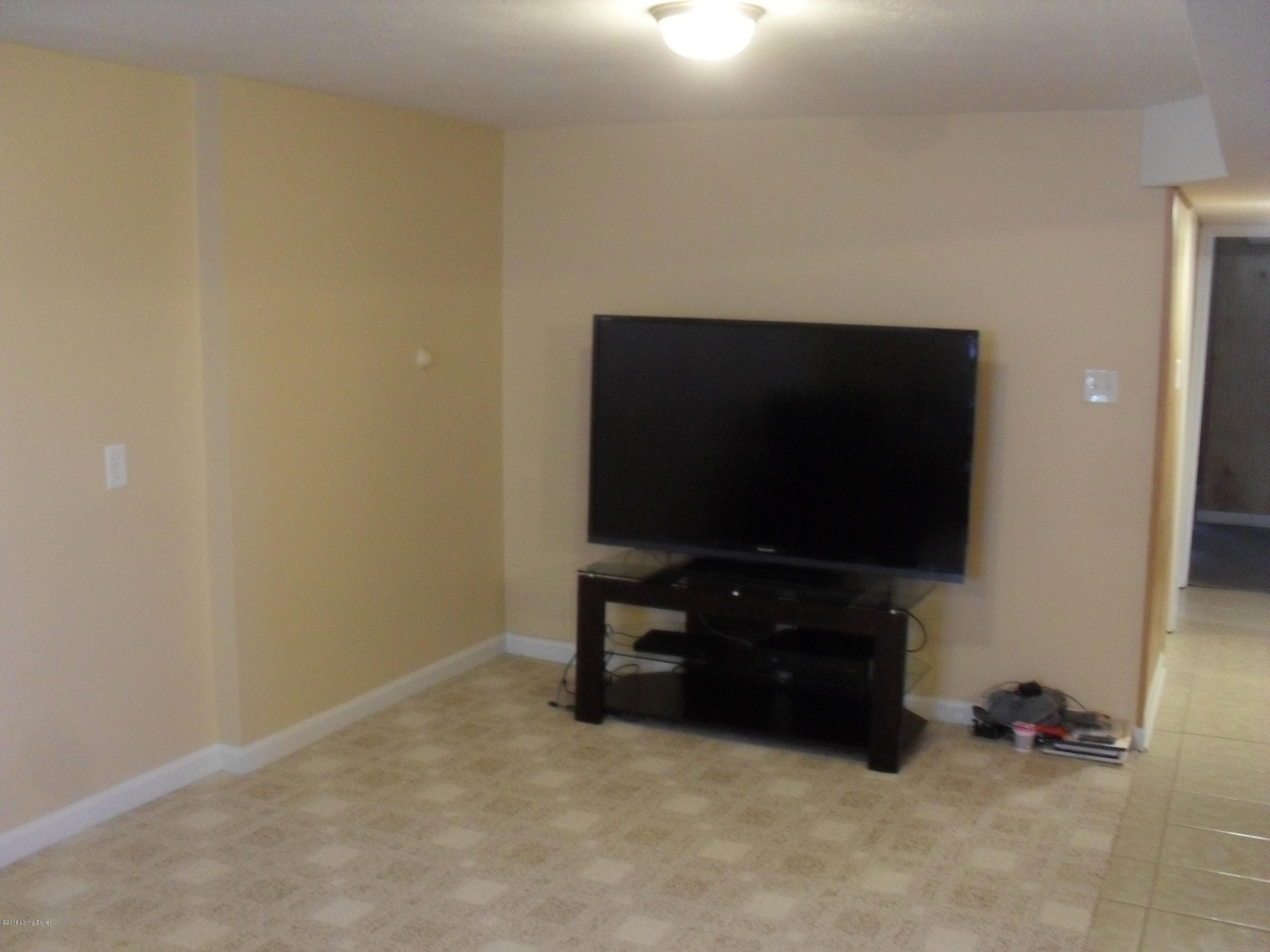 1026 Franelm Road Louisville, KY 40214 - Photo 15 of 43 SDC13745