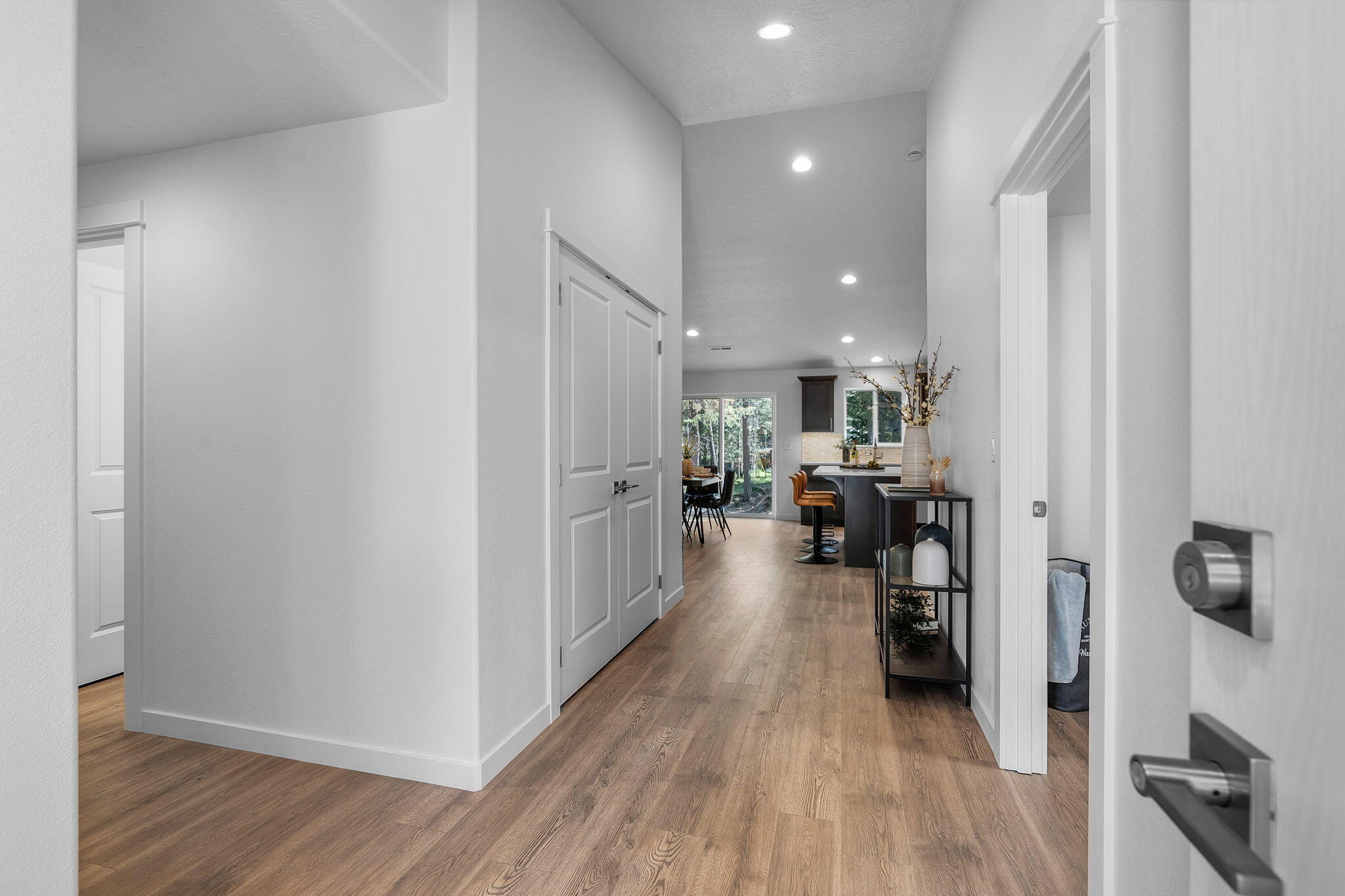 17275 Jacinto Road Bend, OR 97707 - Photo 5 of 46 Keizer - Front Hall 1