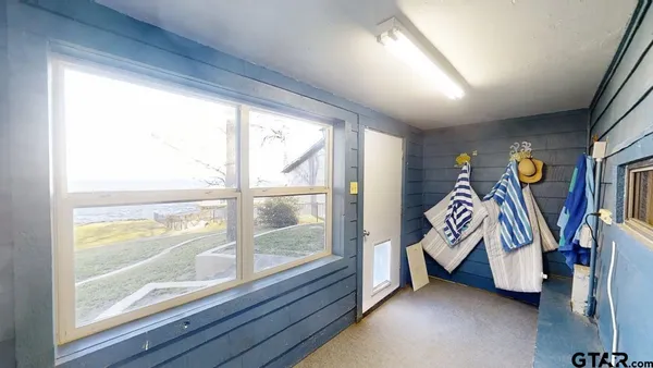 $849,999 | 21028 Bay Shore Drive, Flint, TX 75762