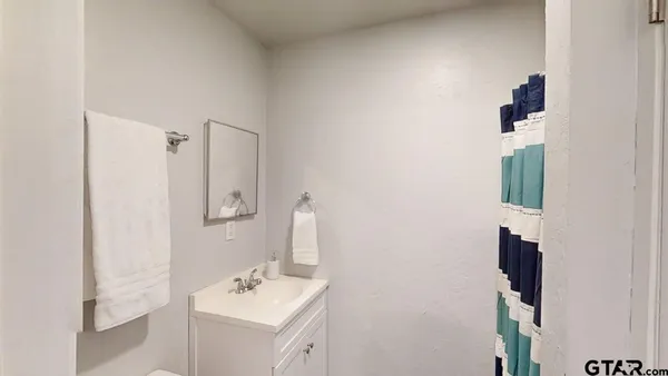 $849,999 | 21028 Bay Shore Drive, Flint, TX 75762