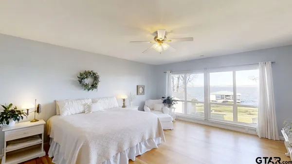 $849,999 | 21028 Bay Shore Drive, Flint, TX 75762