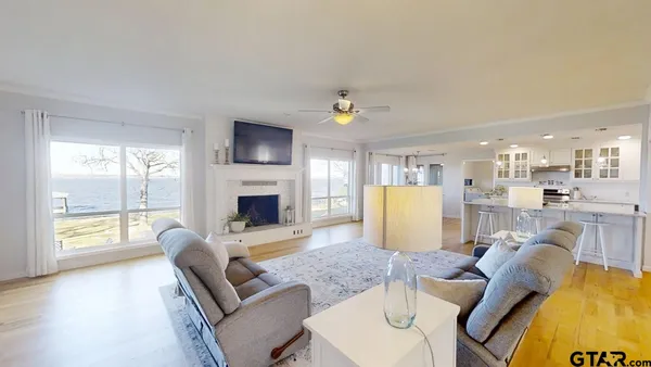 $849,999 | 21028 Bay Shore Drive, Flint, TX 75762