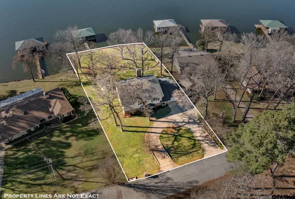 $849,999 | 21028 Bay Shore Drive, Flint, TX 75762