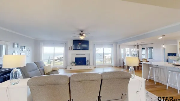 $849,999 | 21028 Bay Shore Drive, Flint, TX 75762