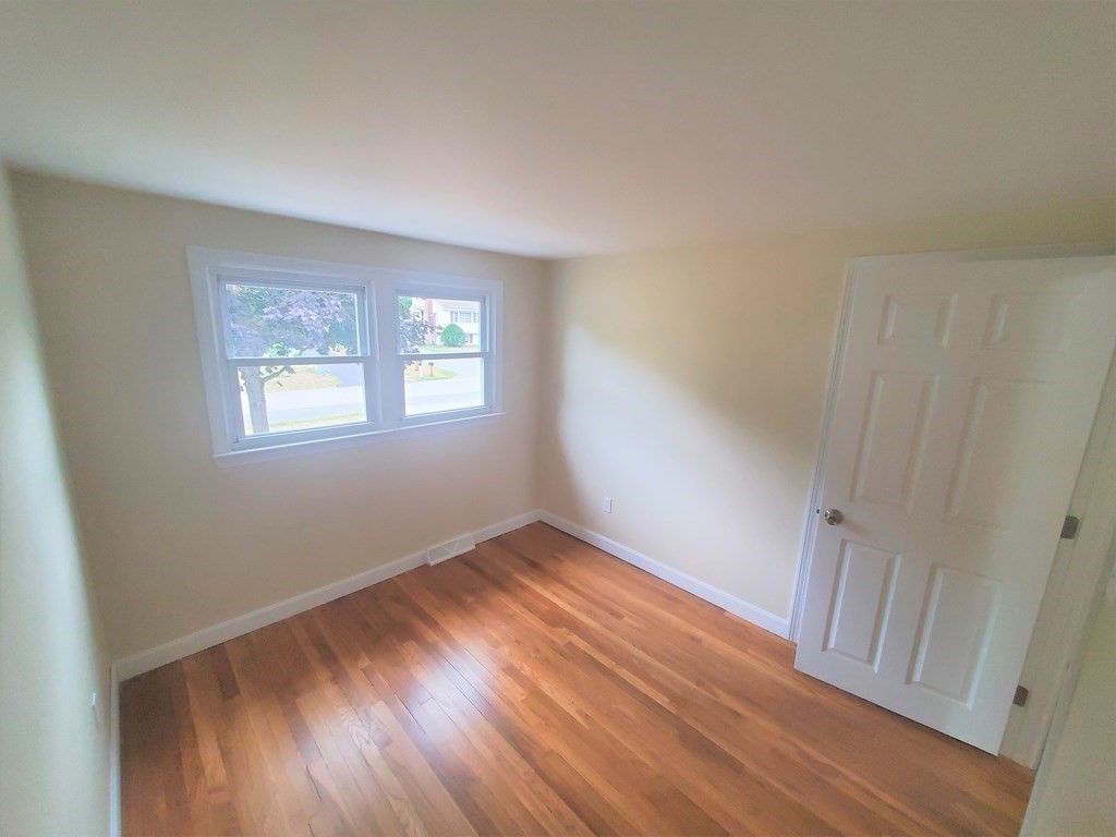 17 Oakland Road Pepperell, MA 01463 - Photo 8 of 15 Gallery Image 8
