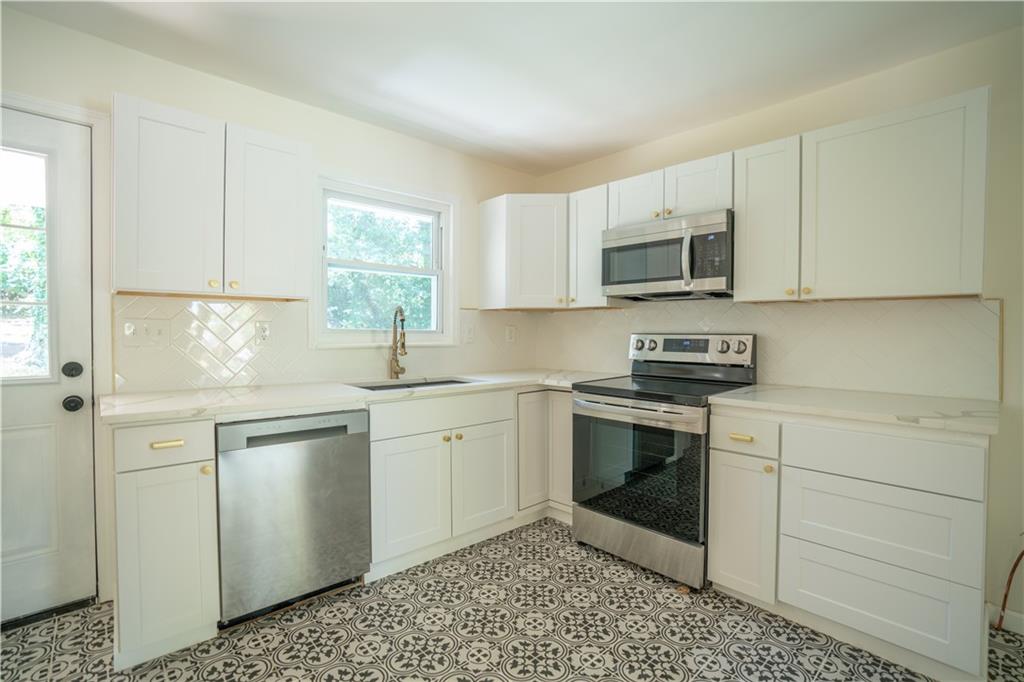 2524 Glenrock Drive Decatur, GA 30032 - Photo 7 of 39