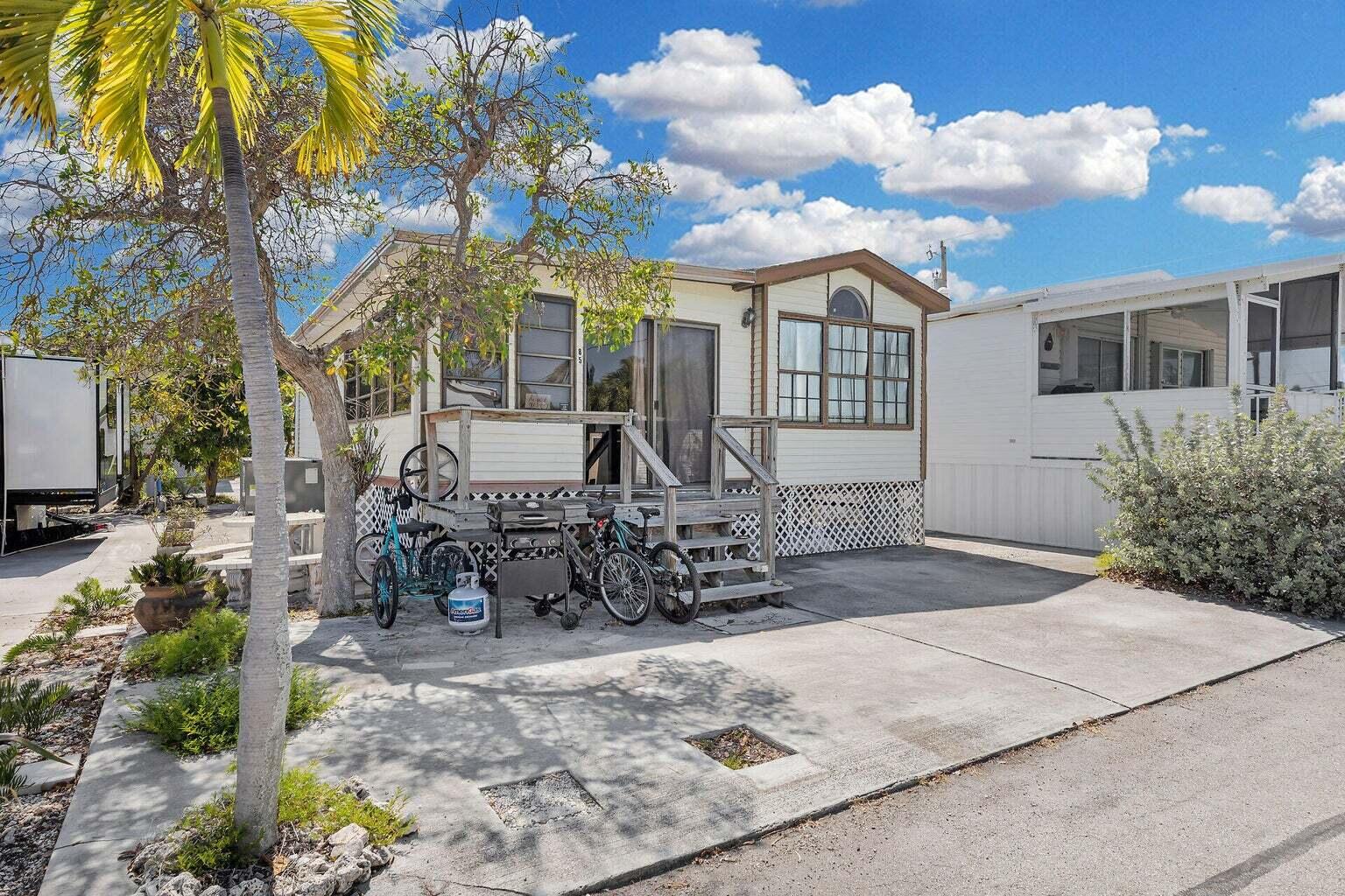 55 Boca Chica Road, Unit 85 Key West, FL 33040 - Photo 16 of 47 a front view of a house with garden