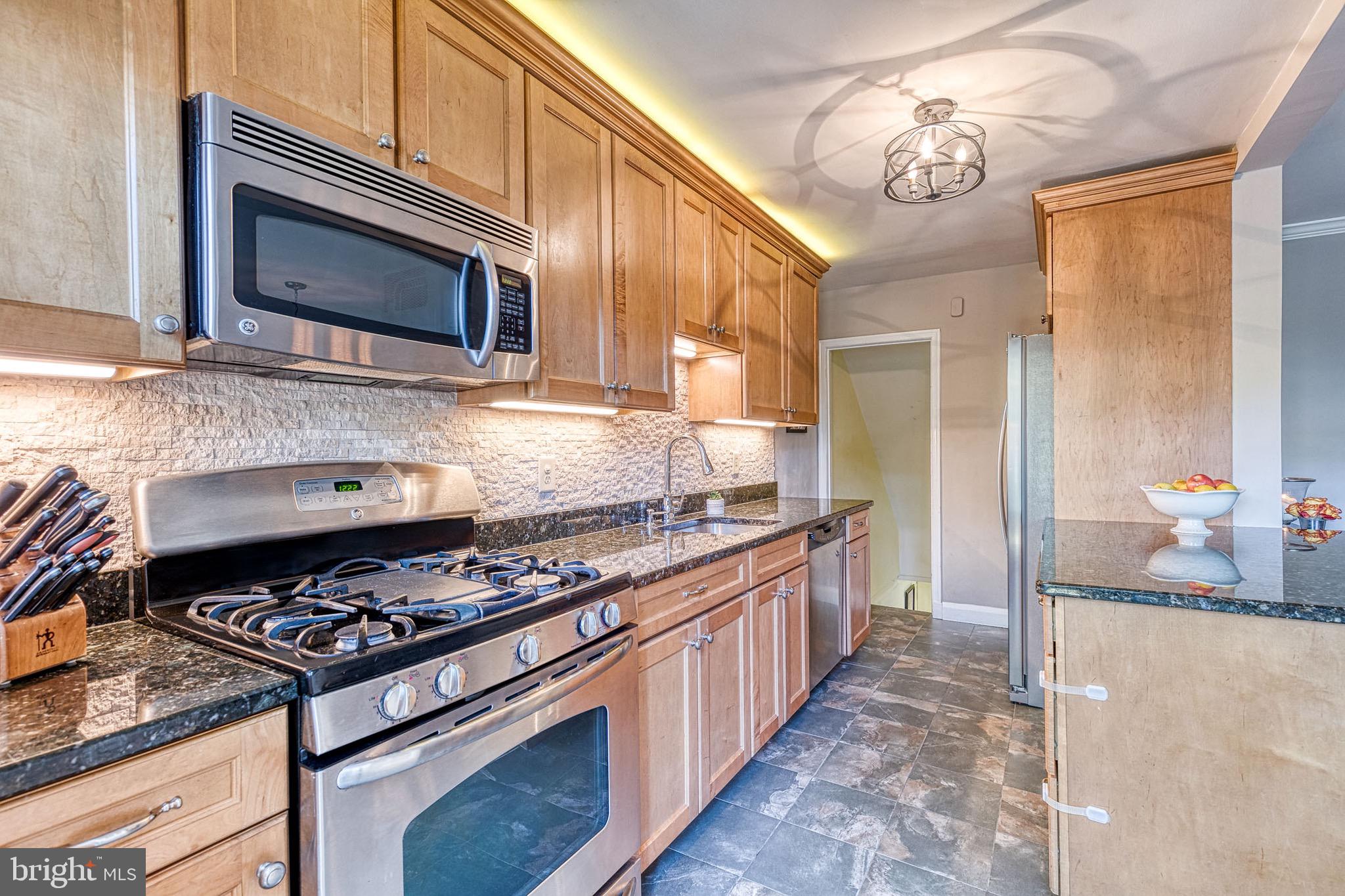 137 Brandon Road Baltimore, MD 21212 - Photo 5 of 39