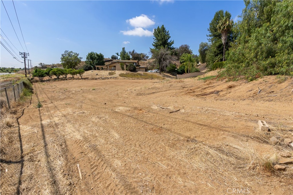 17656 Mockingbird Hill Circle Riverside, CA 92504 - Photo 34 of 49 a view of a backyard of a house