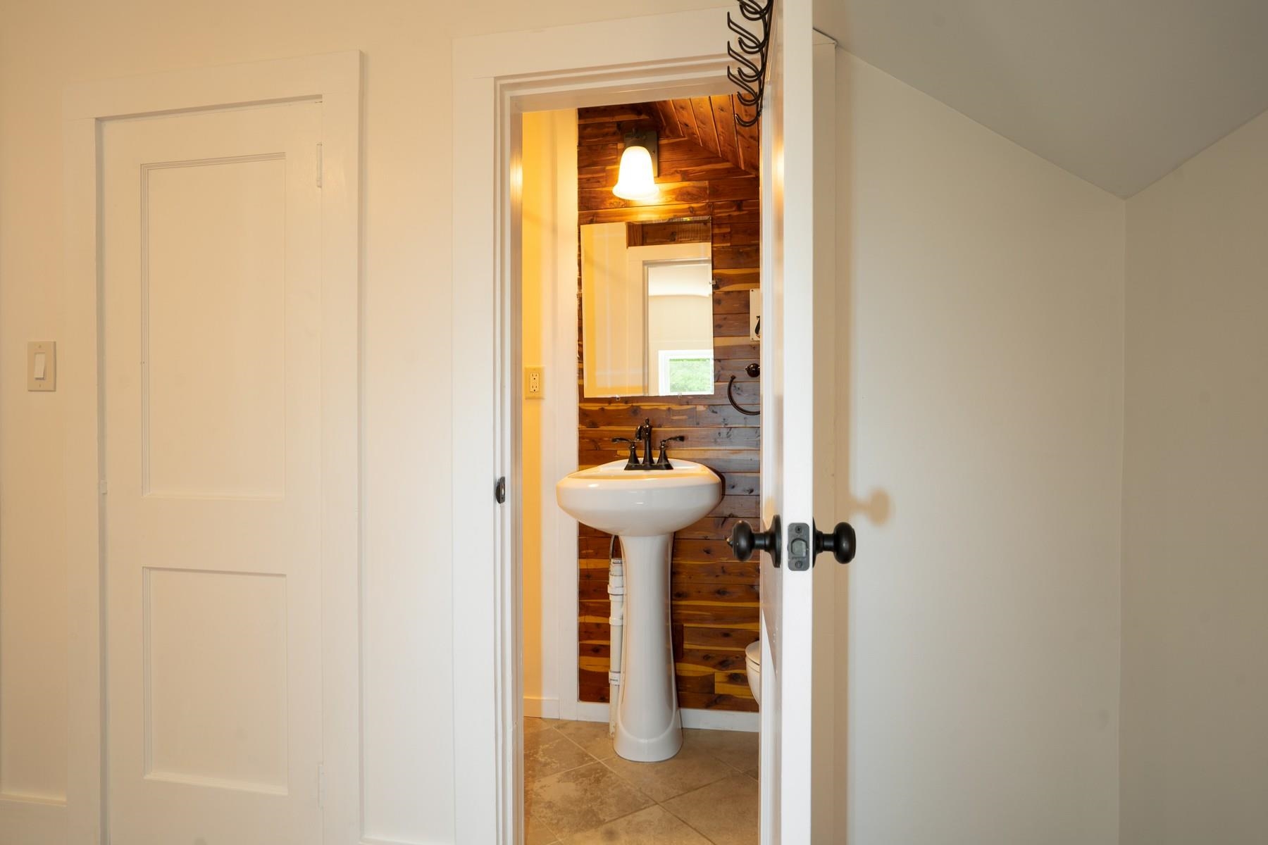 374 Overlea Road Bennington, VT 05201 - Photo 22 of 30