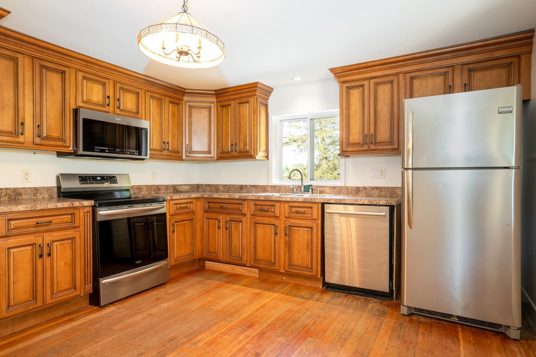 374 Overlea Road Bennington, VT 05201 - Photo 7 of 30