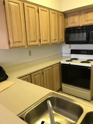 $2,200 | 1280 South Alhambra Circle, Unit 1221, Coral Gables, FL 33146