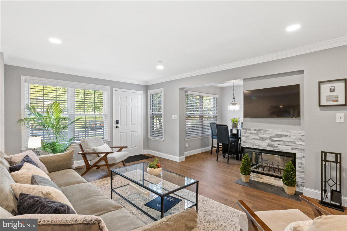 515 Brickhouse Road Princeton, NJ 08540 - Photo 3 of 24 Living Room