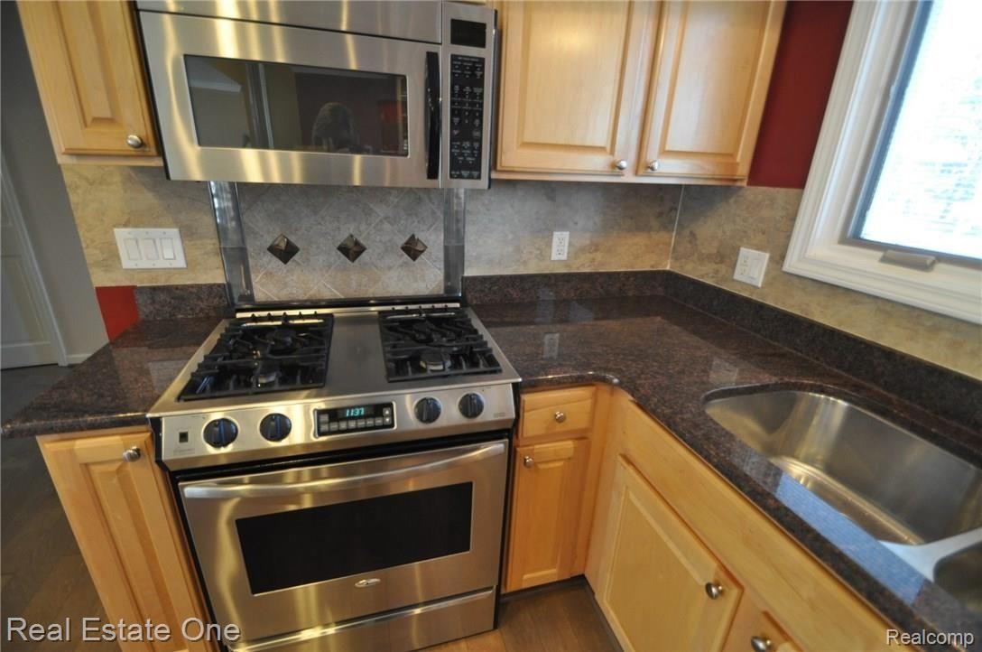 1640 Bretton Drive North Rochester, MI 48309 - Photo 11 of 42 11.JPG