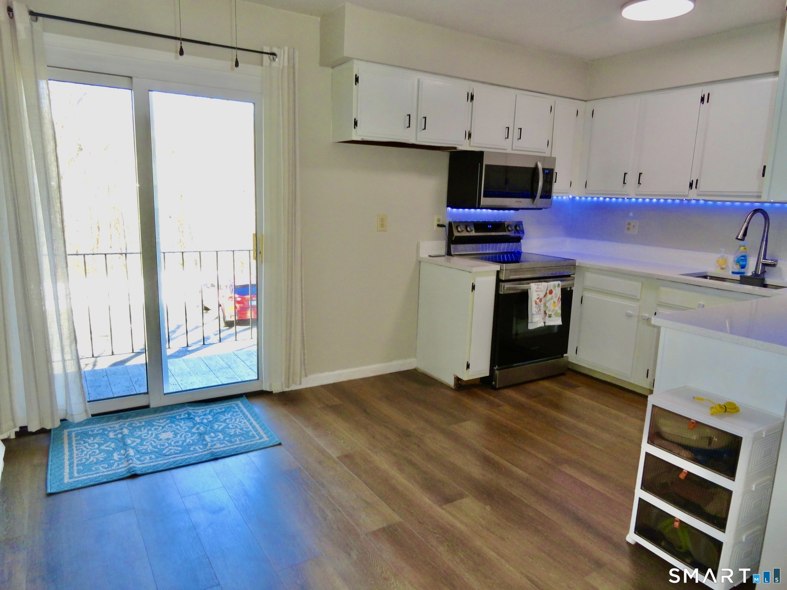 79 Hunter Court, Unit 79 Torrington, CT 06790 - Photo 6 of 19 a kitchen with granite countertop a stove and a refrigerator