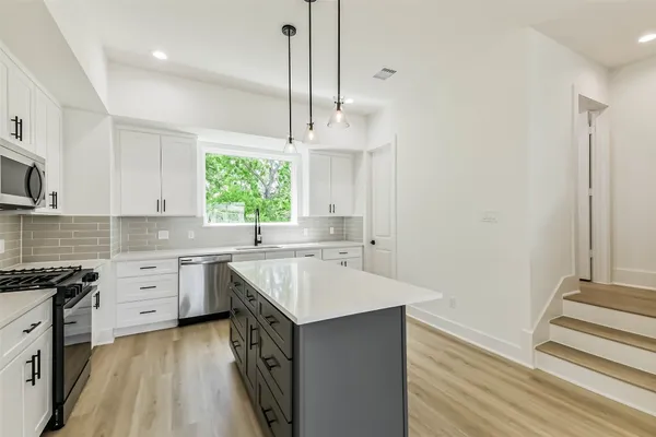 $2,600 | 5703 Balbo Street, Unit F, Houston, TX 77091