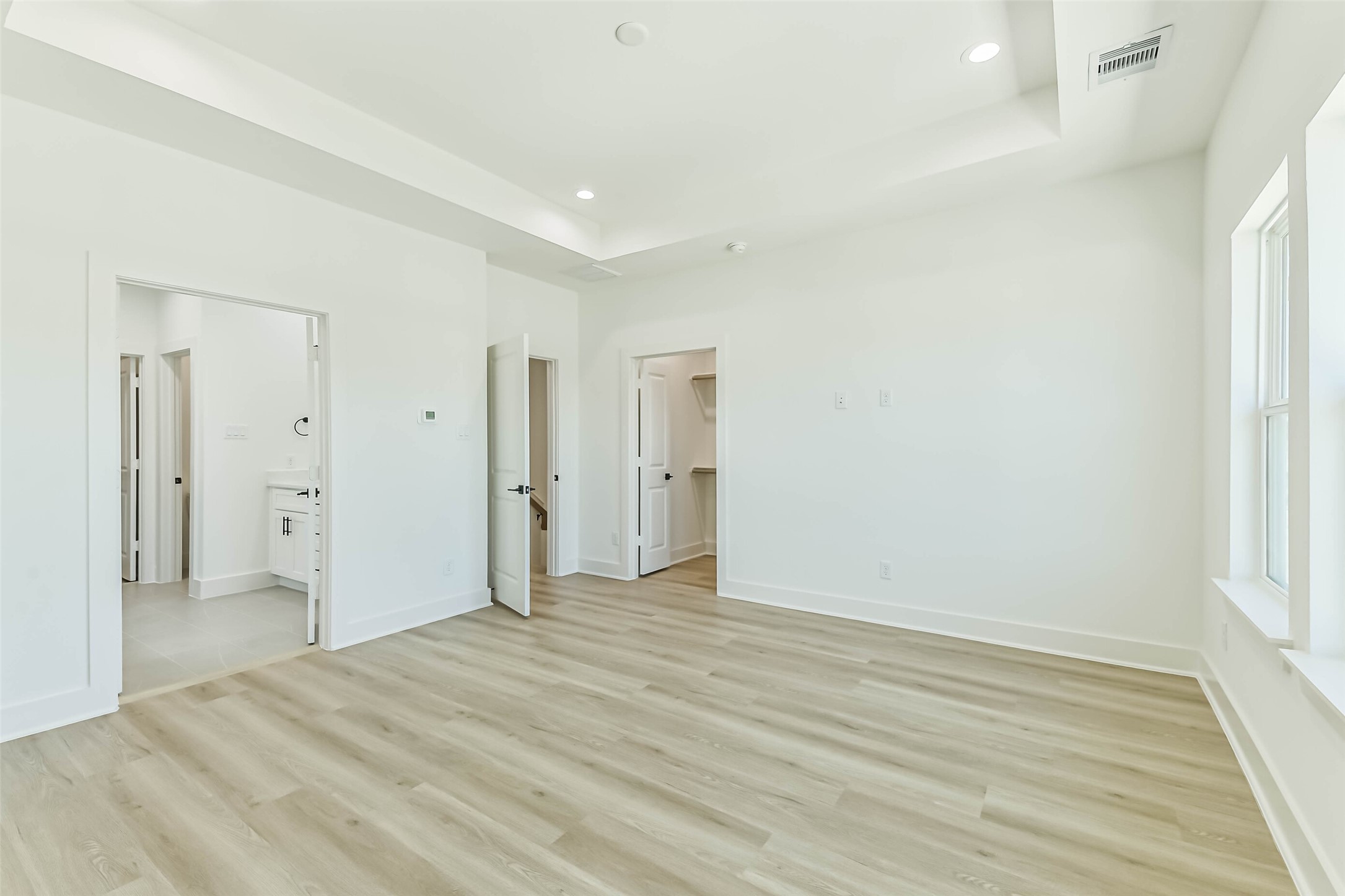 5703 Balbo Street, Unit F Houston, TX 77091 - Photo 27 of 39 a view of an empty room