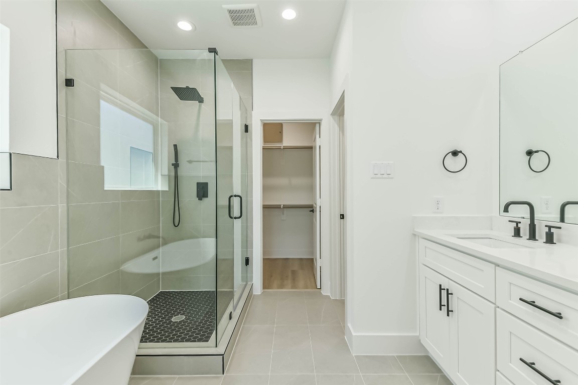 5703 Balbo Street, Unit F Houston, TX 77091 - Photo 28 of 39 a bathroom with a sink toilet and shower