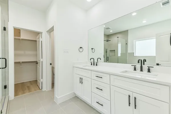 $2,600 | 5703 Balbo Street, Unit F, Houston, TX 77091