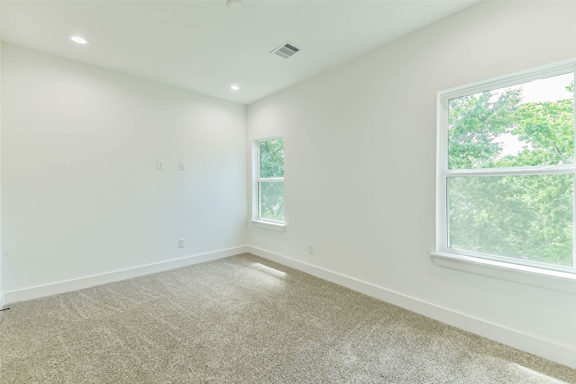 5703 Balbo Street, Unit F Houston, TX 77091 - Photo 34 of 39 an empty room with a window