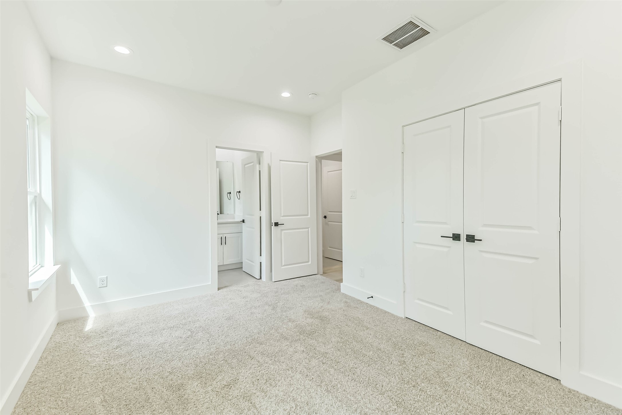 5703 Balbo Street, Unit F Houston, TX 77091 - Photo 35 of 39 a view of an empty room