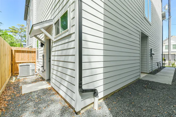 $2,600 | 5703 Balbo Street, Unit F, Houston, TX 77091