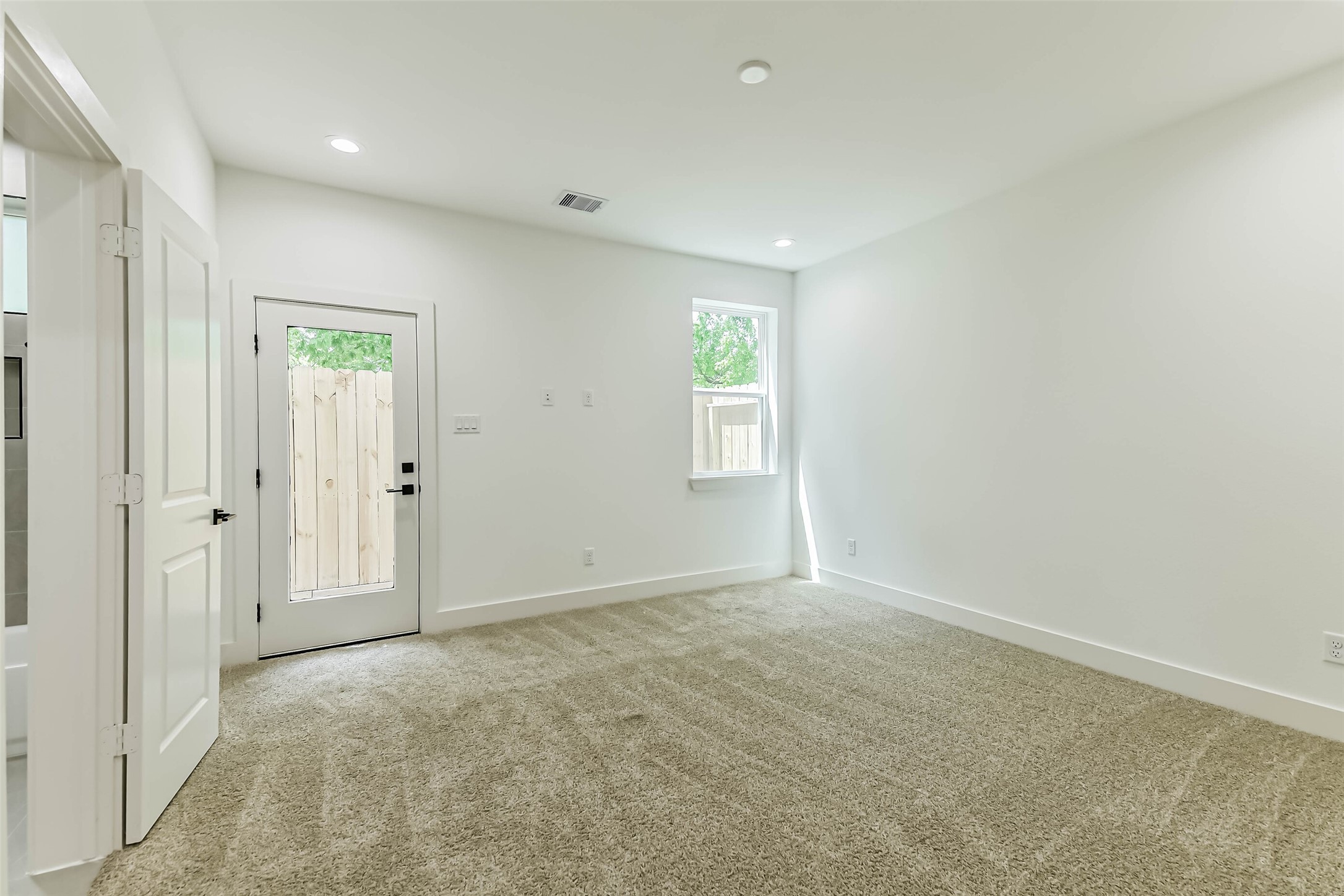 5703 Balbo Street, Unit F Houston, TX 77091 - Photo 8 of 39 an empty room with windows and closet