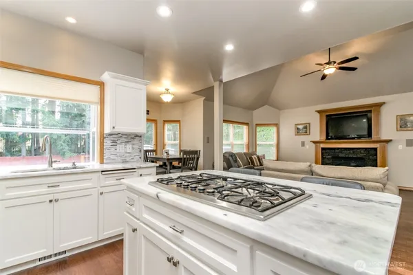 $875,000 | 13418 159th St Court East, Puyallup, WA 98374