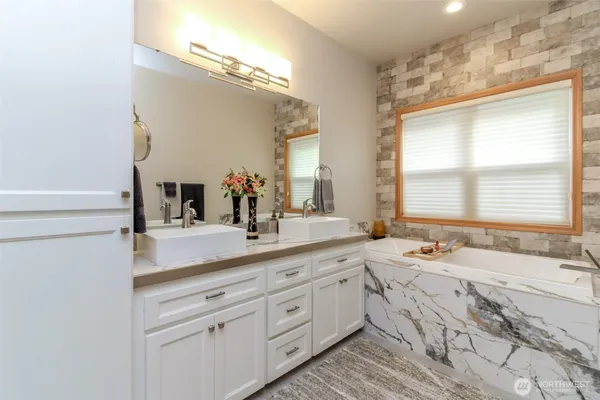 $875,000 | 13418 159th St Court East, Puyallup, WA 98374