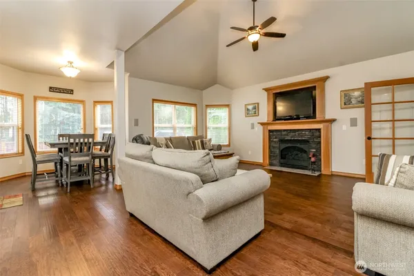 $875,000 | 13418 159th St Court East, Puyallup, WA 98374