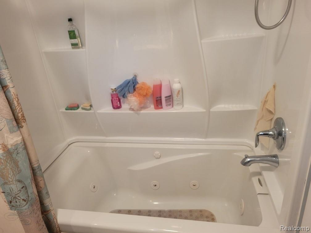 8545 Crosby Lake Road Clarkston, MI 48346 - Photo 21 of 24 crosby jetted tub.JPG