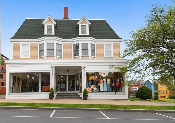 $525,000 | 18 State Street, Unit 5, Bristol, RI 02809