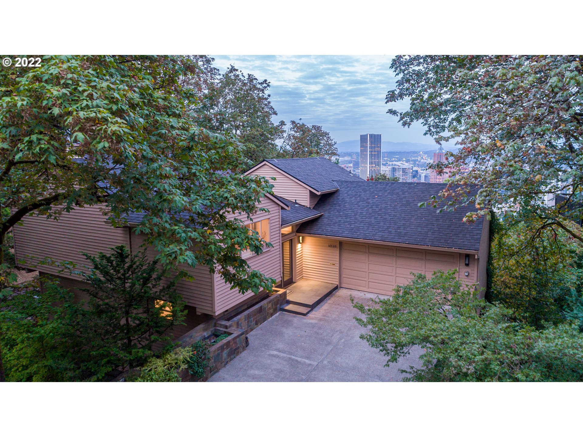 1049 Southwest Rivington Drive Portland, OR 97201 - Photo 1 of 32 Gallery Image 1