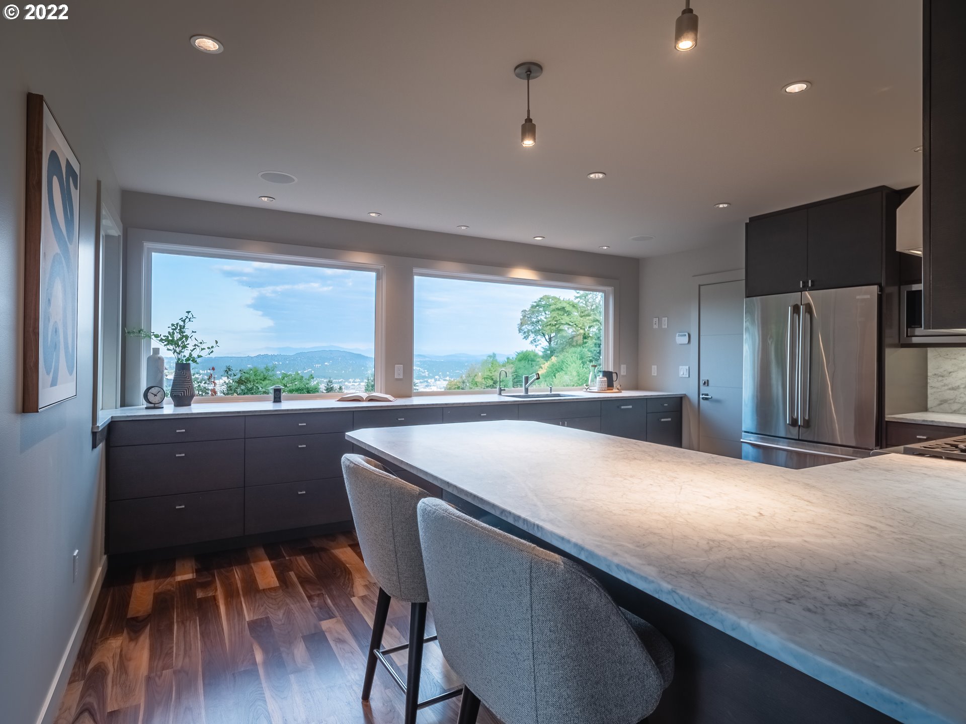 1049 Southwest Rivington Drive Portland, OR 97201 - Photo 12 of 32 Gallery Image 12