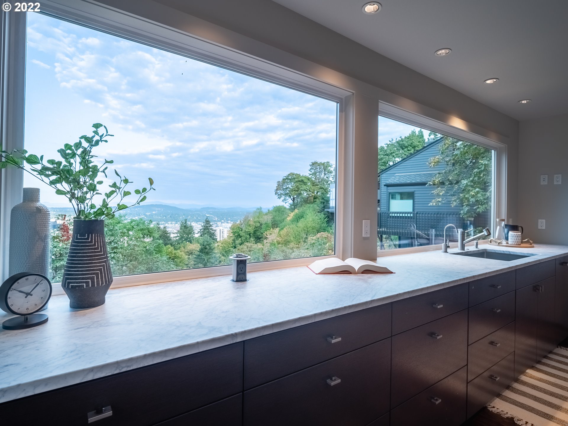1049 Southwest Rivington Drive Portland, OR 97201 - Photo 13 of 32 Gallery Image 13