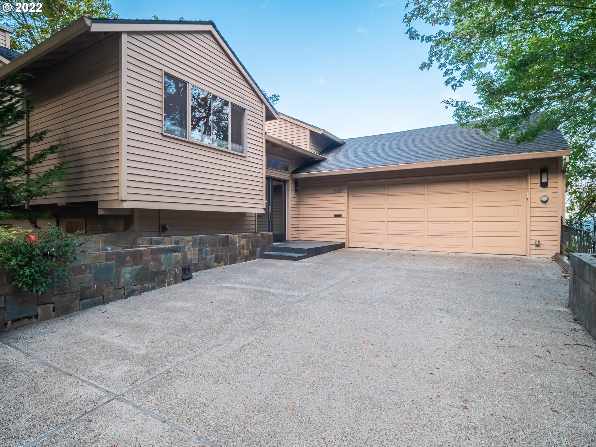 1049 Southwest Rivington Drive Portland, OR 97201 - Photo 31 of 32 Gallery Image 31