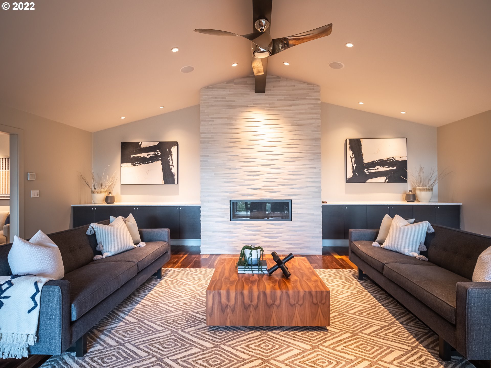 1049 Southwest Rivington Drive Portland, OR 97201 - Photo 6 of 32 Gallery Image 6