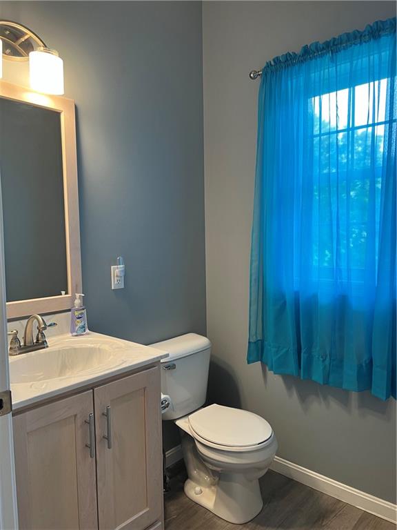 3643 Longview Road Hermitage, PA 16148 - Photo 9 of 23 a bathroom with a toilet a sink and mirror