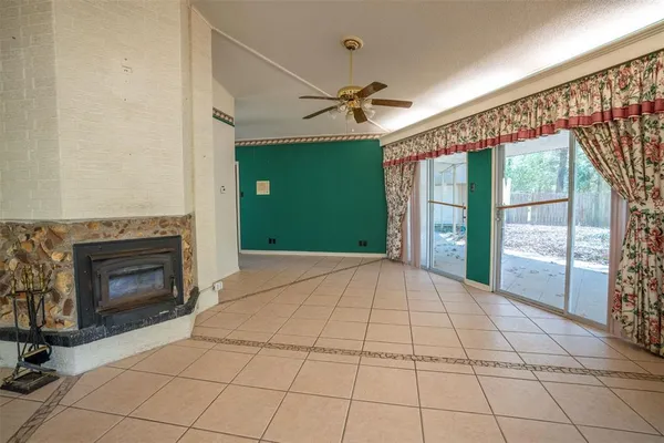 $300,000 | 375 County Road, Powderly, TX 75473