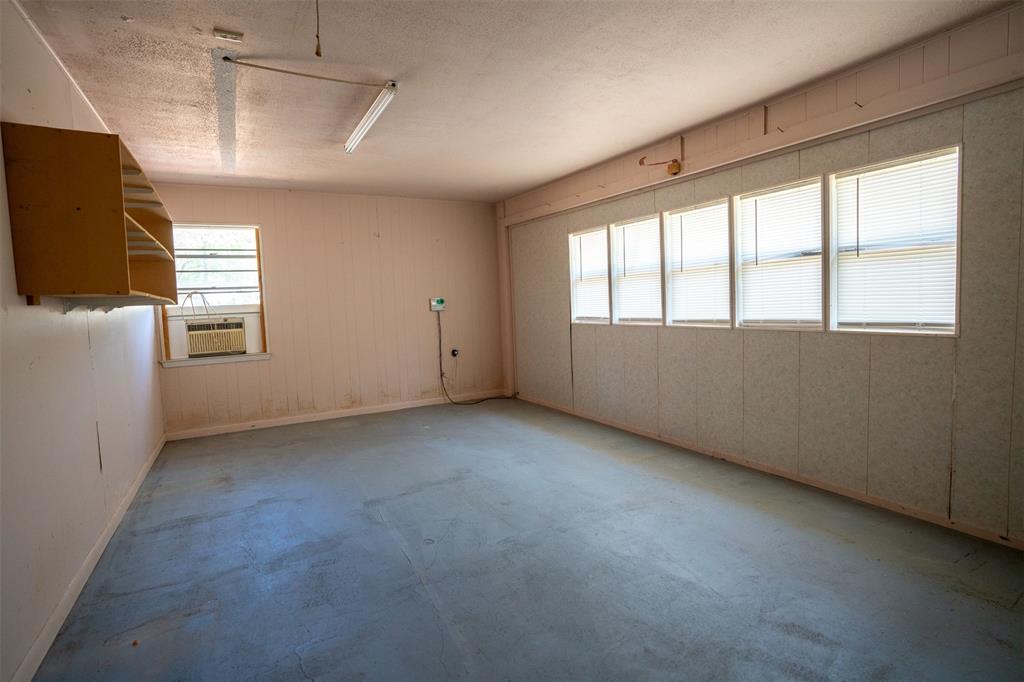 375 County Road Powderly, TX 75473 - Photo 10 of 18