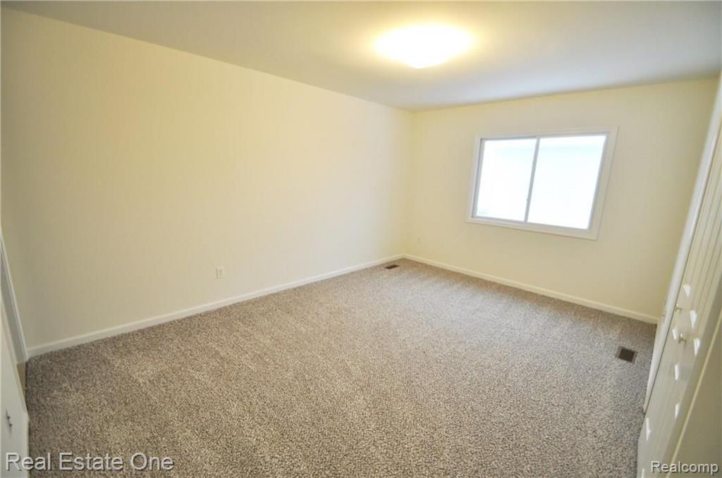 331 Mystic Valley Rochester, MI 48307 - Photo 28 of 39