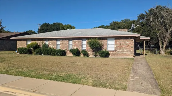 $1,725 | 1434 Deborah Avenue, DeSoto, TX 75115