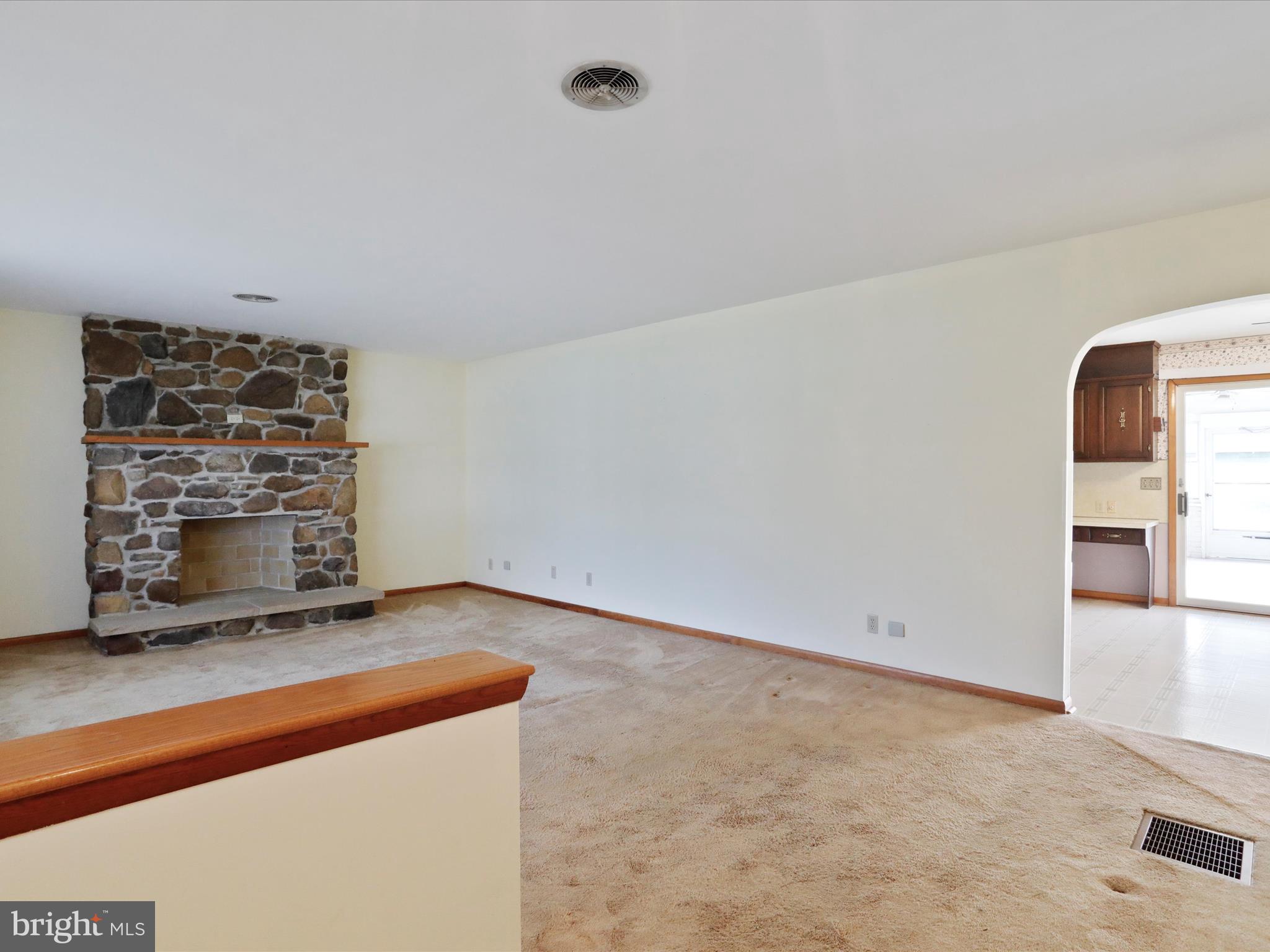 8127 Mapleville Road Boonsboro, MD 21713 - Photo 8 of 77 Living room