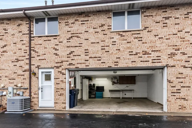 $319,000 | 15409 73rd Avenue, Unit 6, Orland Park, IL 60462
