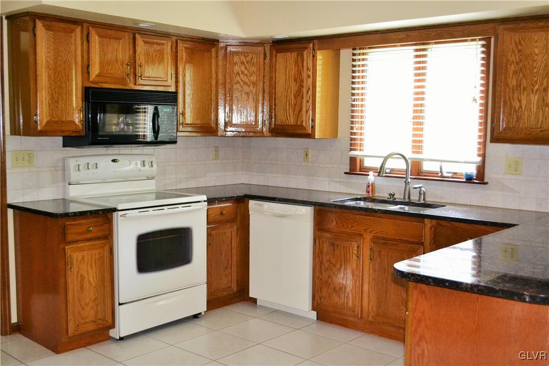 3114 Prescott Road Bethlehem, PA 18020 - Photo 3 of 36 Gallery Image 3