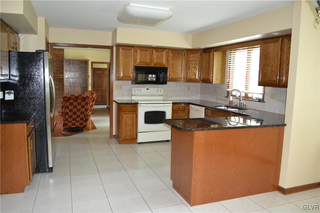 3114 Prescott Road Bethlehem, PA 18020 - Photo 4 of 36 Gallery Image 4