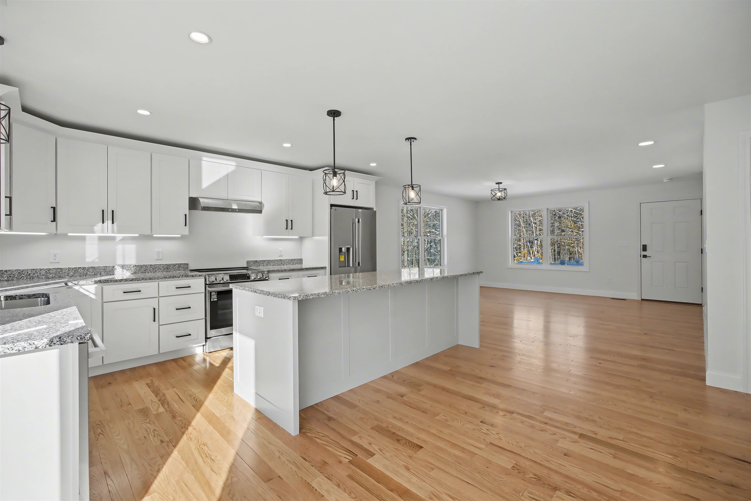 103 Rockingham Road, Unit 2 Londonderry, NH 03053 - Photo 11 of 32