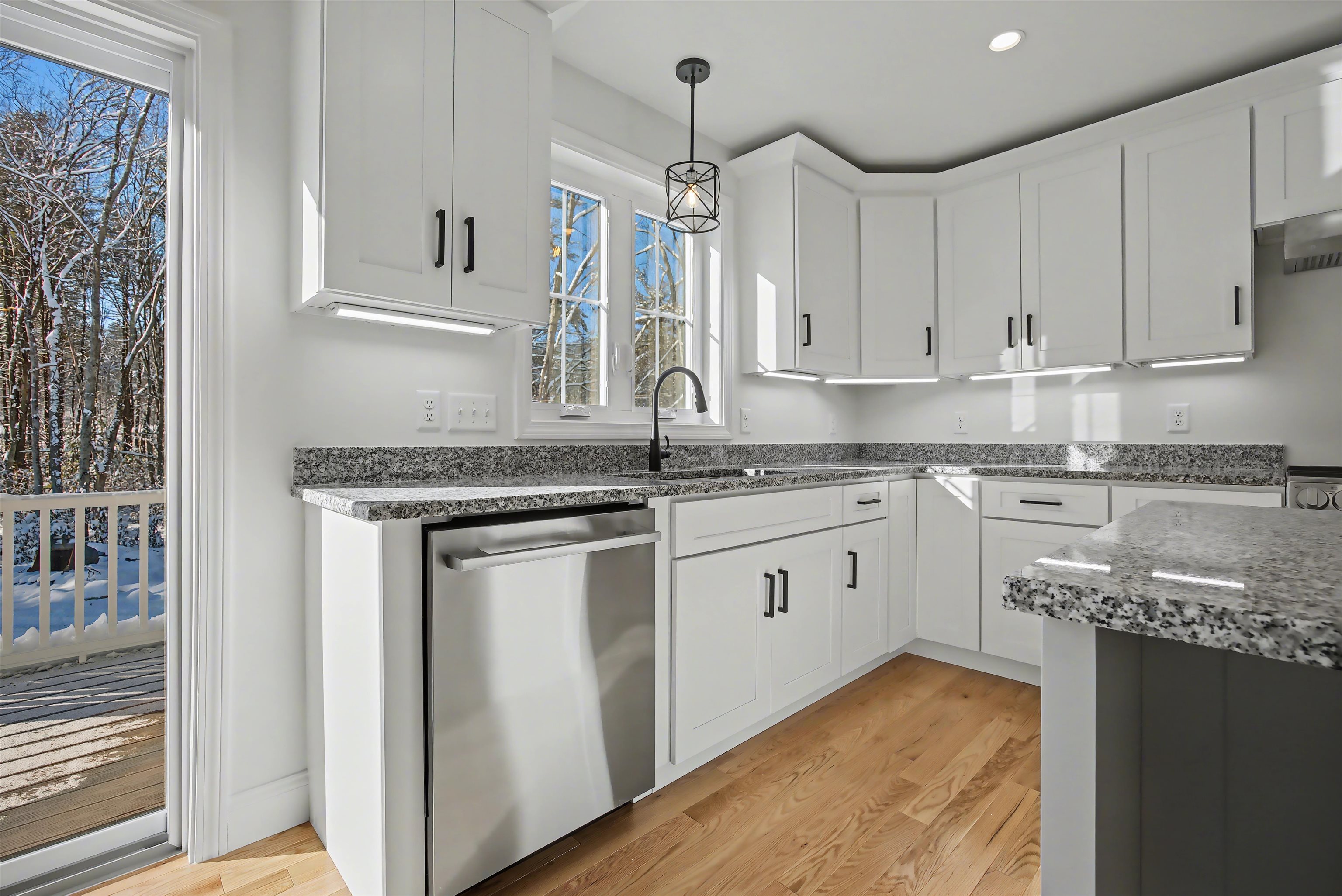 103 Rockingham Road, Unit 2 Londonderry, NH 03053 - Photo 12 of 32